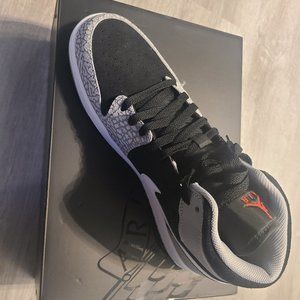 Air Jordan 1 mid se